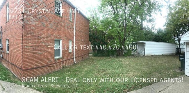 Building Photo - Charming all brick duplex, 1 bed 1 bath lo...