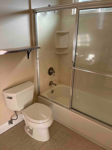 Building Photo - 312 J Ave