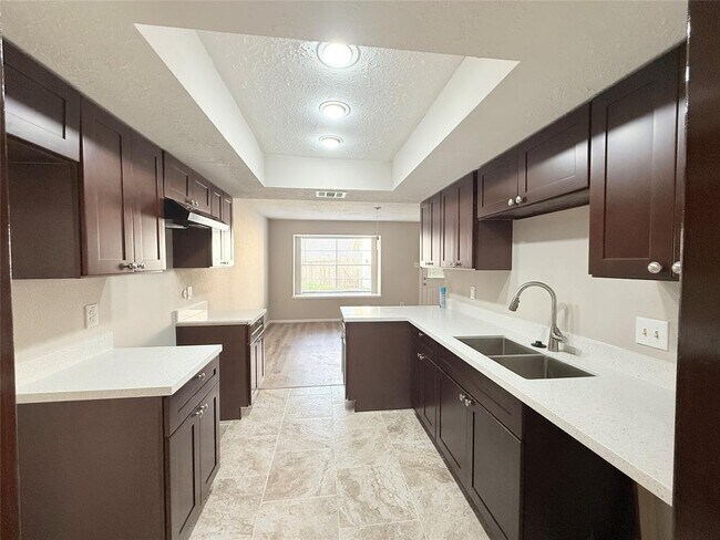 Building Photo - 6624 Westwick Dr