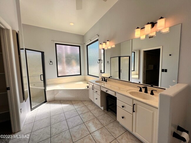 Building Photo - 10123 N Alder Spring Dr