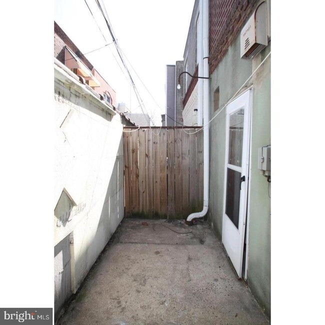 Building Photo - 1309 S Warnock St