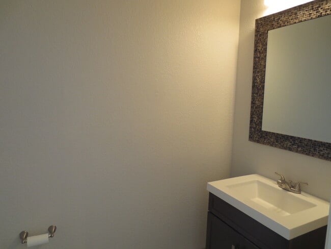 Building Photo - Beautifully Updated 3Bed/2.5Bath Townhouse in the Heart of Destin