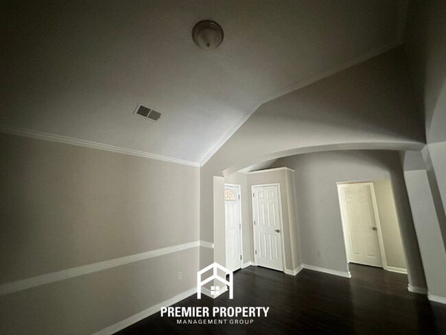 Building Photo - Stunning 3BR/2BA Arlington Home with Vaulted Ceilings, Luxury Bath & 2-Car Garage!