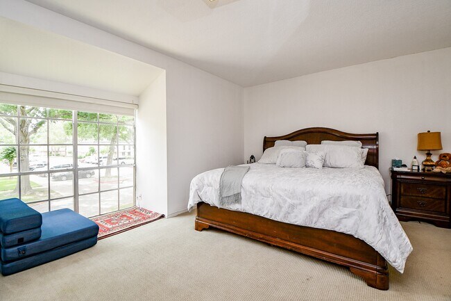 Building Photo - 12633 Memorial Dr