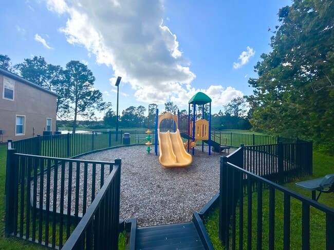 Building Photo - Beautiful 3/2.5 Spacious Townhome with 1 Car Garage in the Gated Community of Jackson Park - Orla...