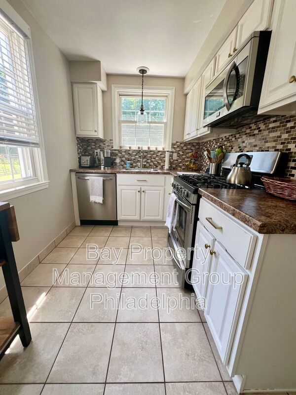 Building Photo - 4818 Woodland Ave