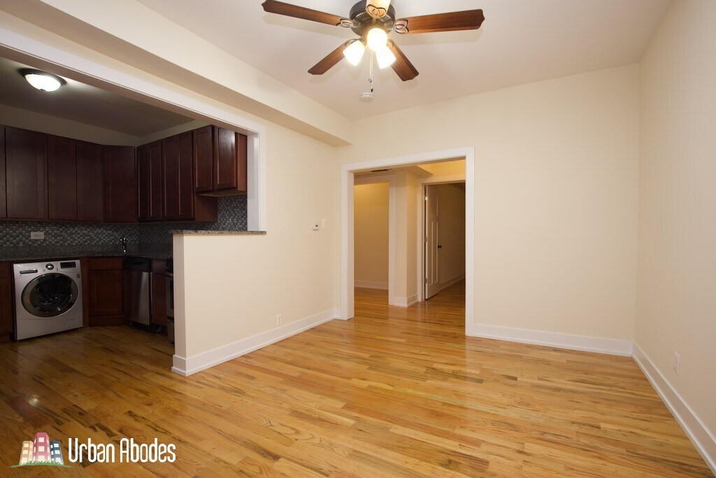 Building Photo - 3522 N Racine Ave
