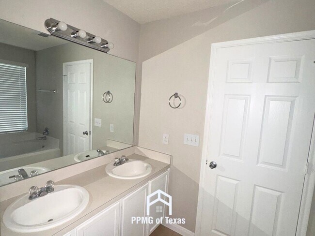 Building Photo - 18310 Atasca Wds Trce