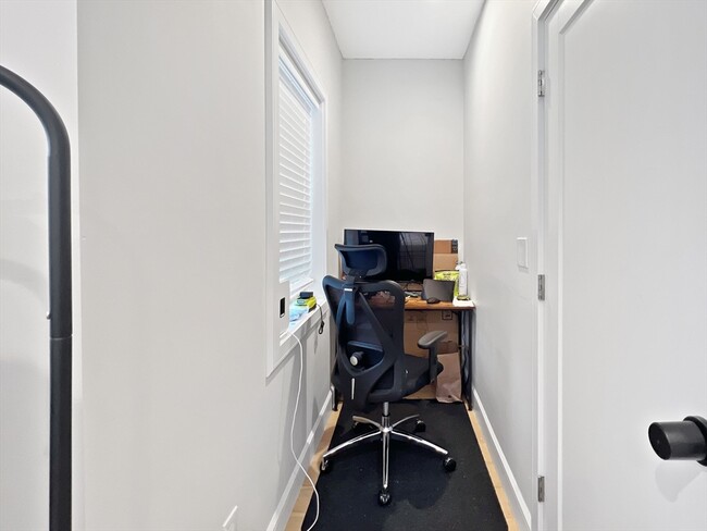 Building Photo - 56 Robey St