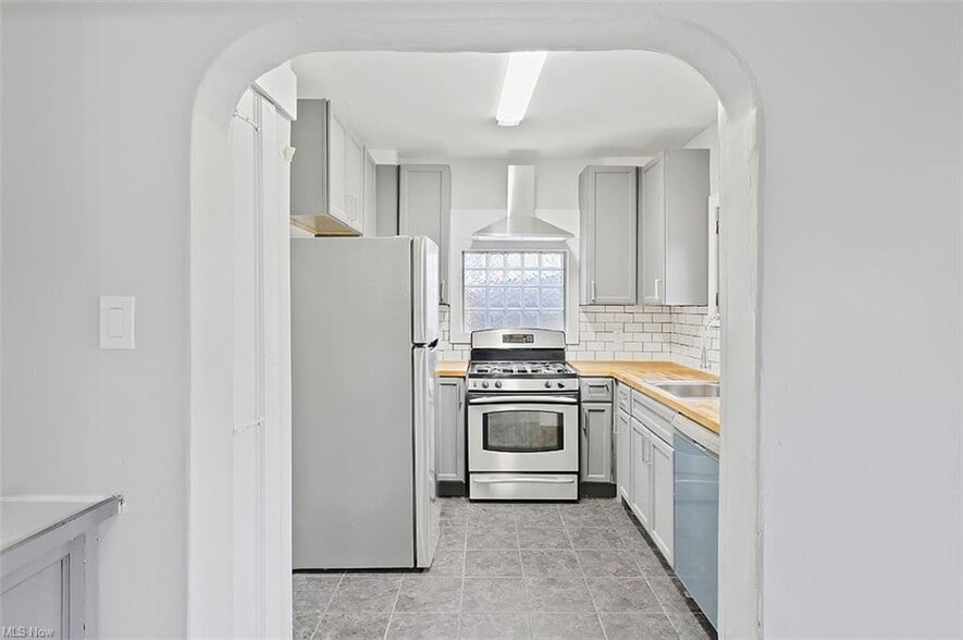 Building Photo - 3785 Washington Blvd