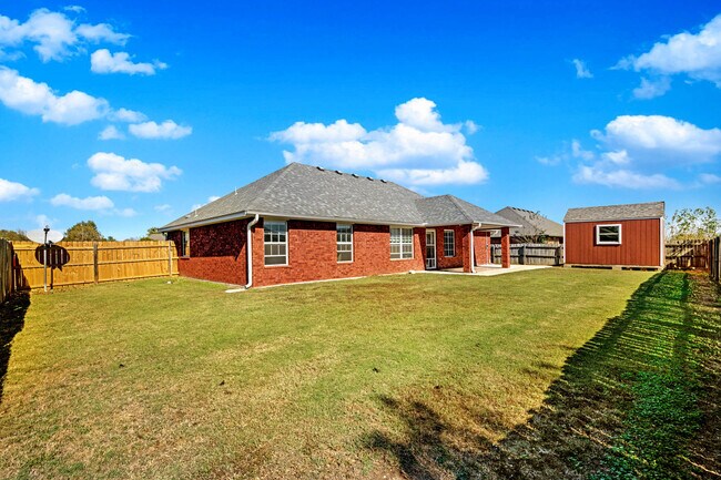 Building Photo - 1202 Hershel Dr