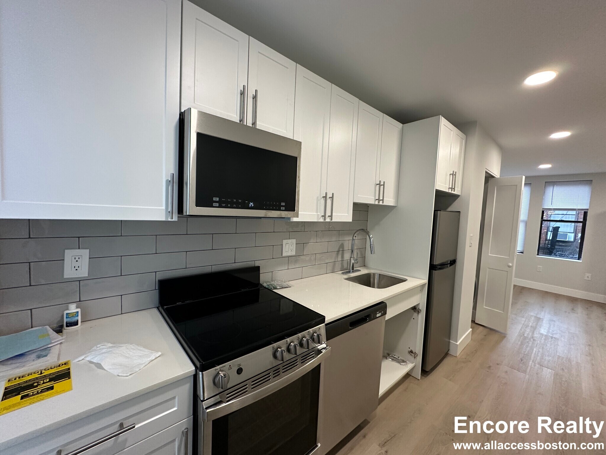 Building Photo - 47 Joy St