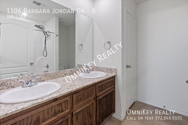 Building Photo - 1106 Barbara Jordan St