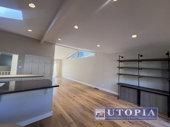 Building Photo - Bright Sunny 3-Bedroom House in Rio Del Mar