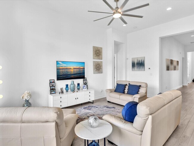 Building Photo - 8928 Bastille Cir E