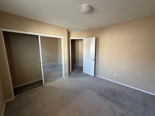 Building Photo - Beautiful Home for Rent in Phoenix! **NEW CARPET**