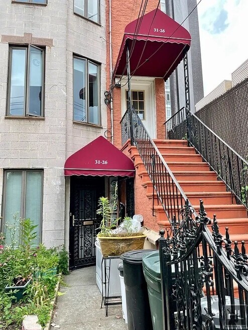 Building Photo - 31-26-31-12 12th St