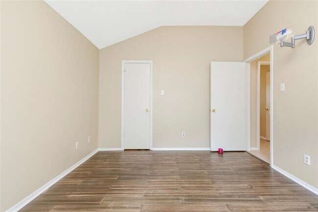 Building Photo - 6903 Foxmont Ln