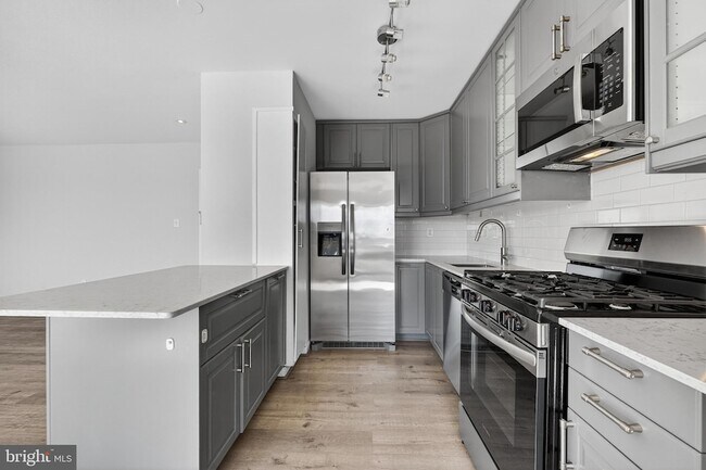 Building Photo - 4241 Columbia Pike