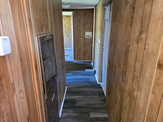 Building Photo - 472 Ruben Wells Rd