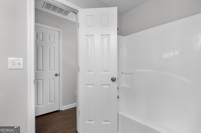 Building Photo - 1616 Amhearst Oaks Ct