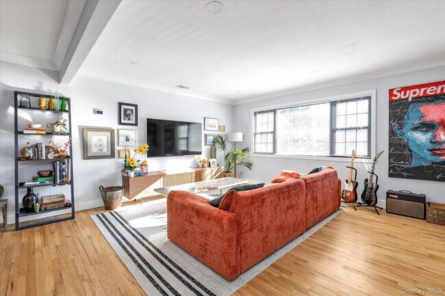 Building Photo - 4 Finch Pl