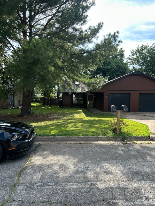 Building Photo - 1020 N Turtle Creek Dr