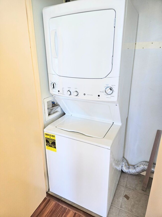 Building Photo - Royal Capitol Place Kakaako 1 Bedroom 1 Ba...