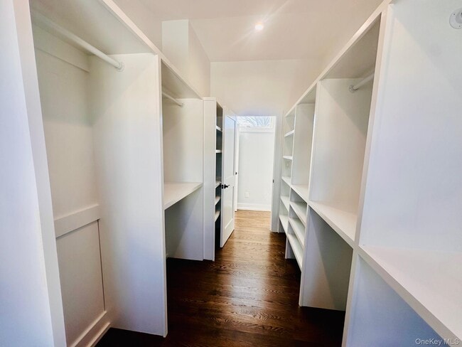 Building Photo - 11 W Glen Ave