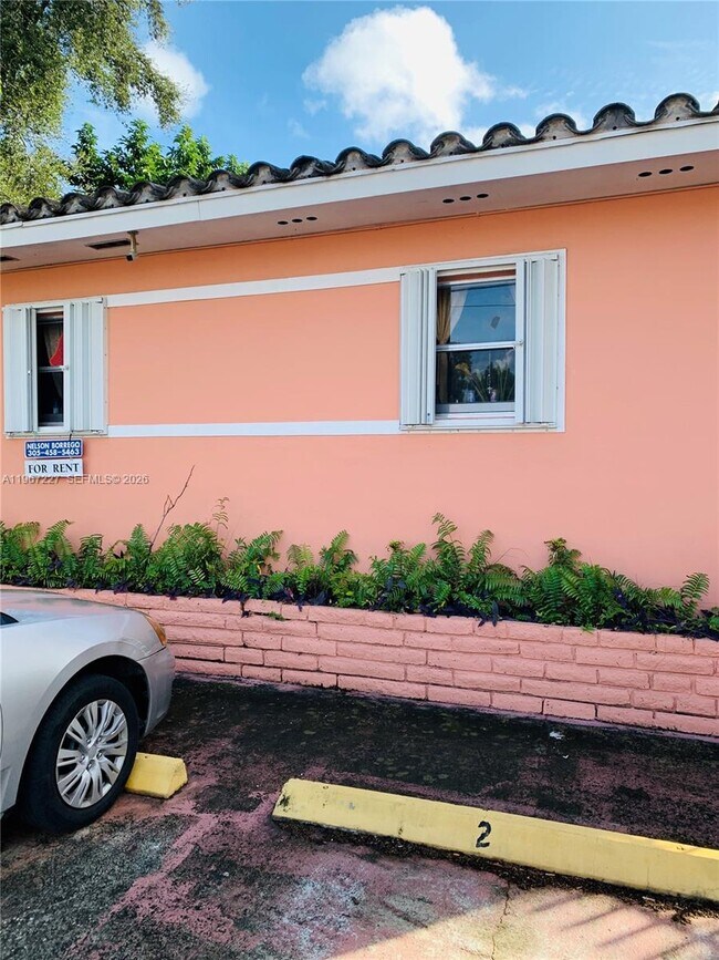 Building Photo - 1020 SW 5th St