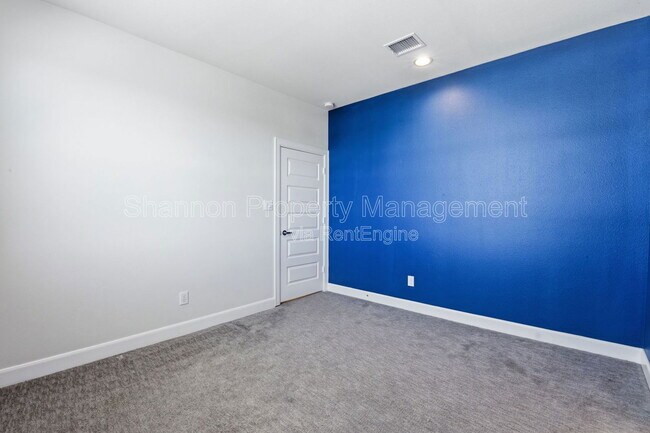 Building Photo - 3024 Charline