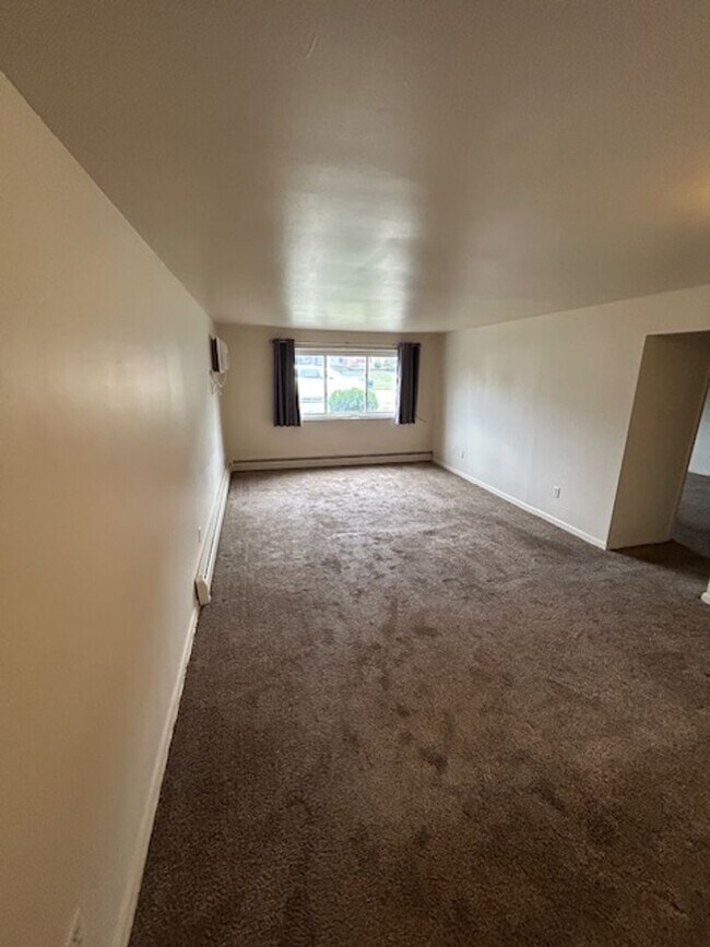 Building Photo - 1459 Henley Rd