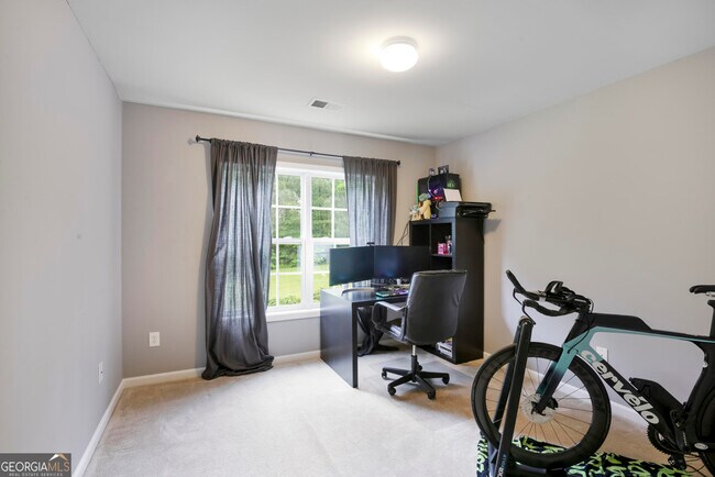 Building Photo - 1360 Silvergate Dr