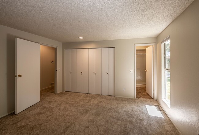 Building Photo - 17123 NE 31st Pl
