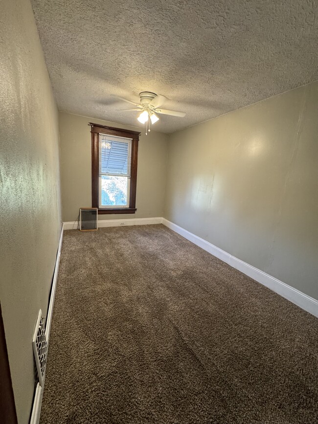 Second Bedroom - 925 Walnut St.