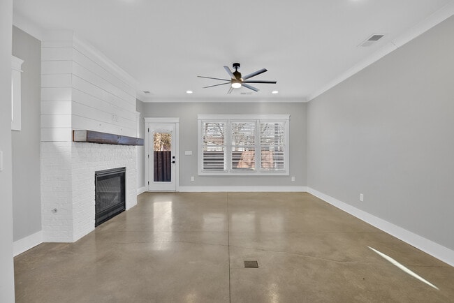 Building Photo - 368 Glenrose Ave