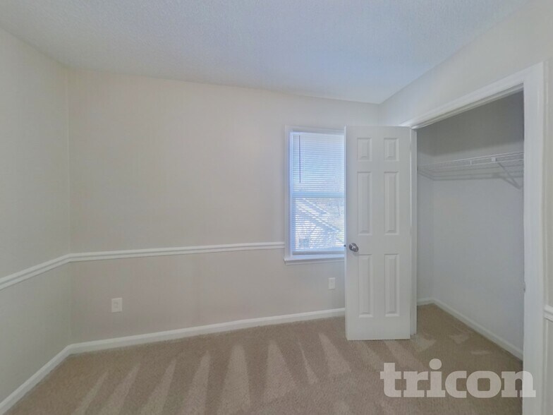 Building Photo - 2026 Trowbridge Ct