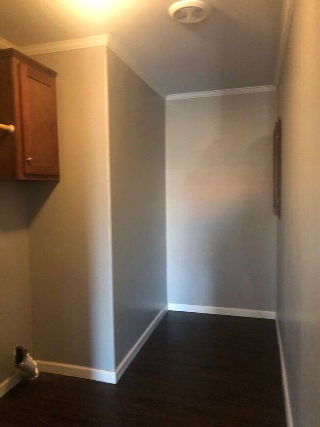 Building Photo - 1/2 OFF FIRST MONTHS RENT!! 3 bedroom 2 ba...