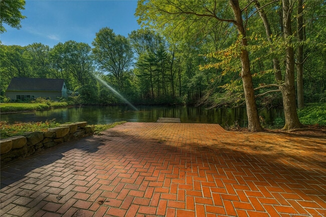 Building Photo - 860 Oakwood Rd