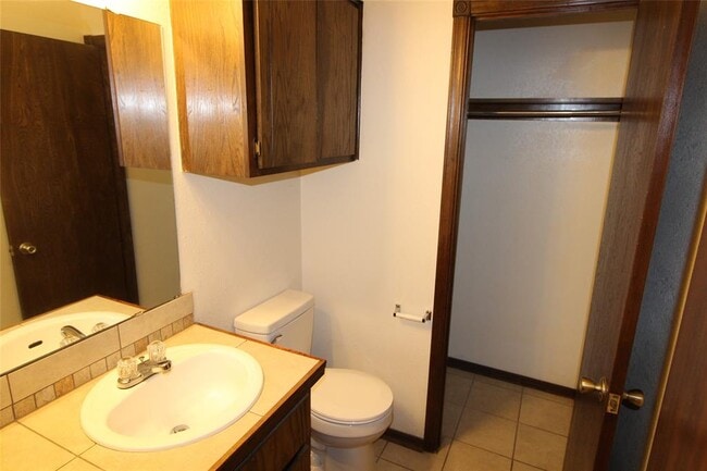 Building Photo - 904 Aspen Ct