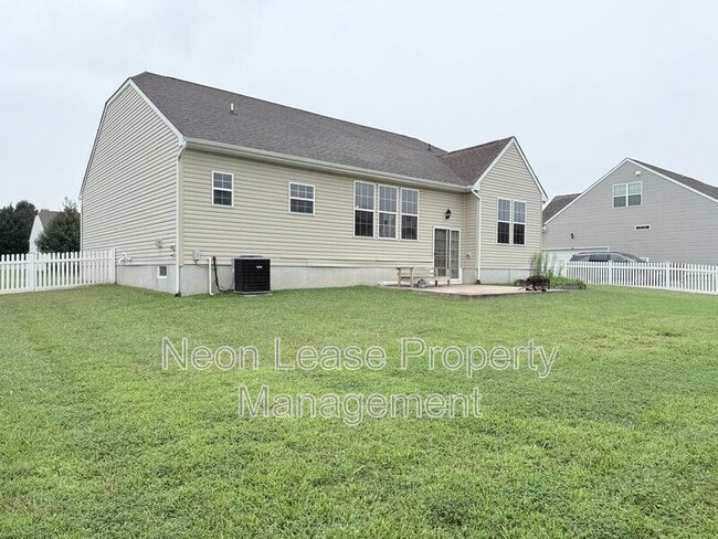 Building Photo - 214 Redstone Ct