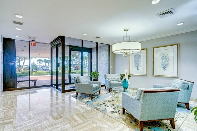 Building Photo - 123 Lakeshore Dr