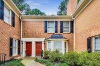 Building Photo - Eco Friendly Townhouse in Sandy Springs