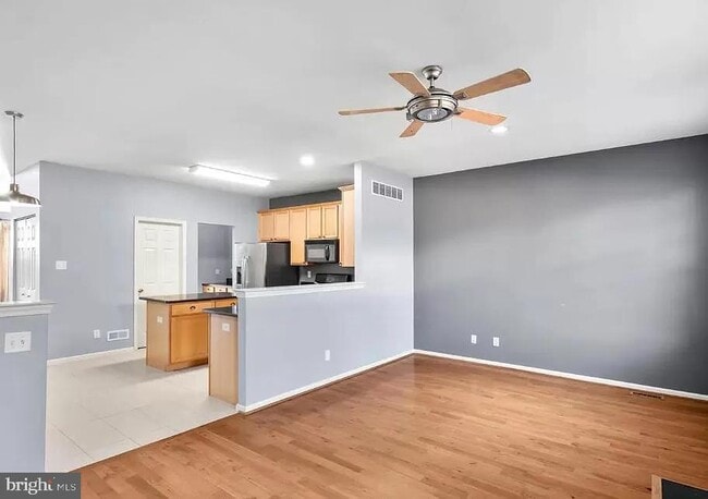 Building Photo - 112 Regents Ct