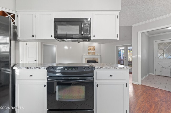 Building Photo - 115 Meadow Glen Dr