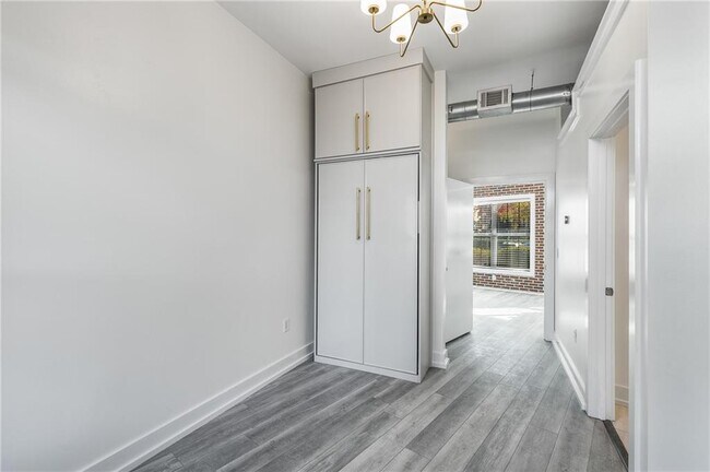 Building Photo - 791 Wylie St SE