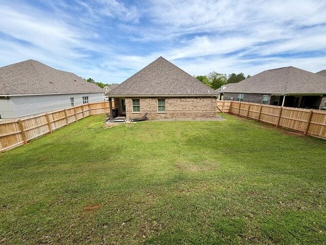 Building Photo - 111 Ananias St