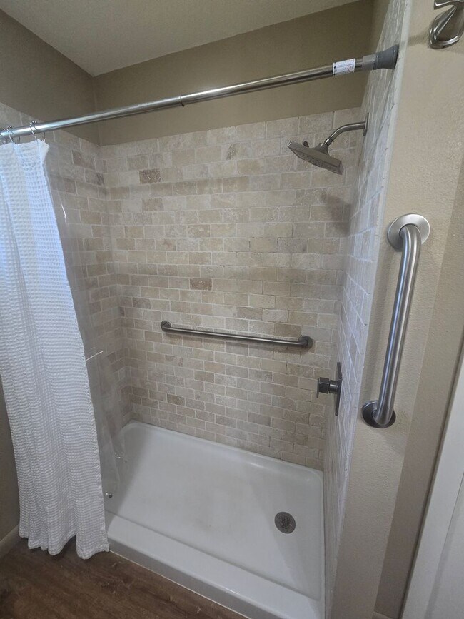 Building Photo - Rural 3 Bedroom Home in Fort Collins with Attached Garage and HUGE Yard Now Available! NO HOA!