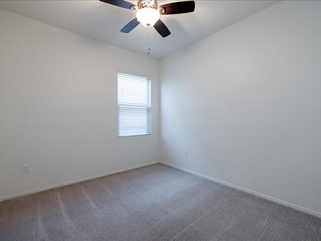 Building Photo - Modern Comfort Meets Community Living – 3 Bed, 2 Bath Beauty with Resort-Style Amenities!