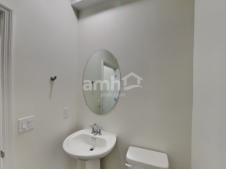 Building Photo - 2503 Sunrise Ct